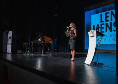 Host Carmen van den Akker | © Jos Verhoogen